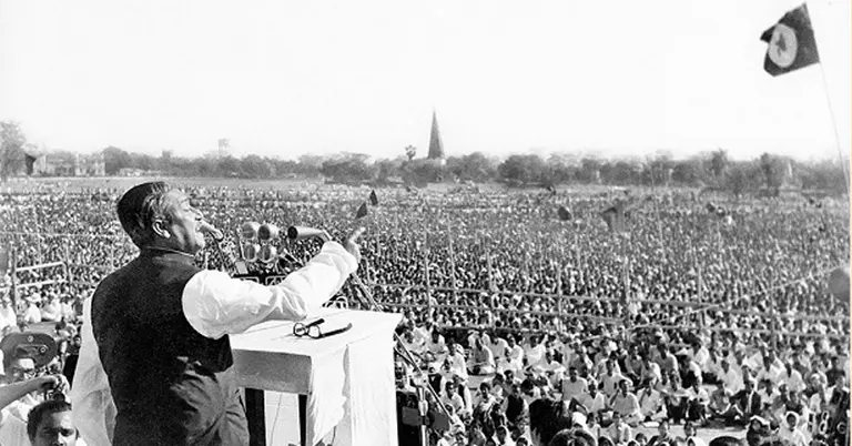 তৎকালীন রমনার রেসকোর্স ময়দানে বর্তমানে শেখ মুজিবুর রহমান